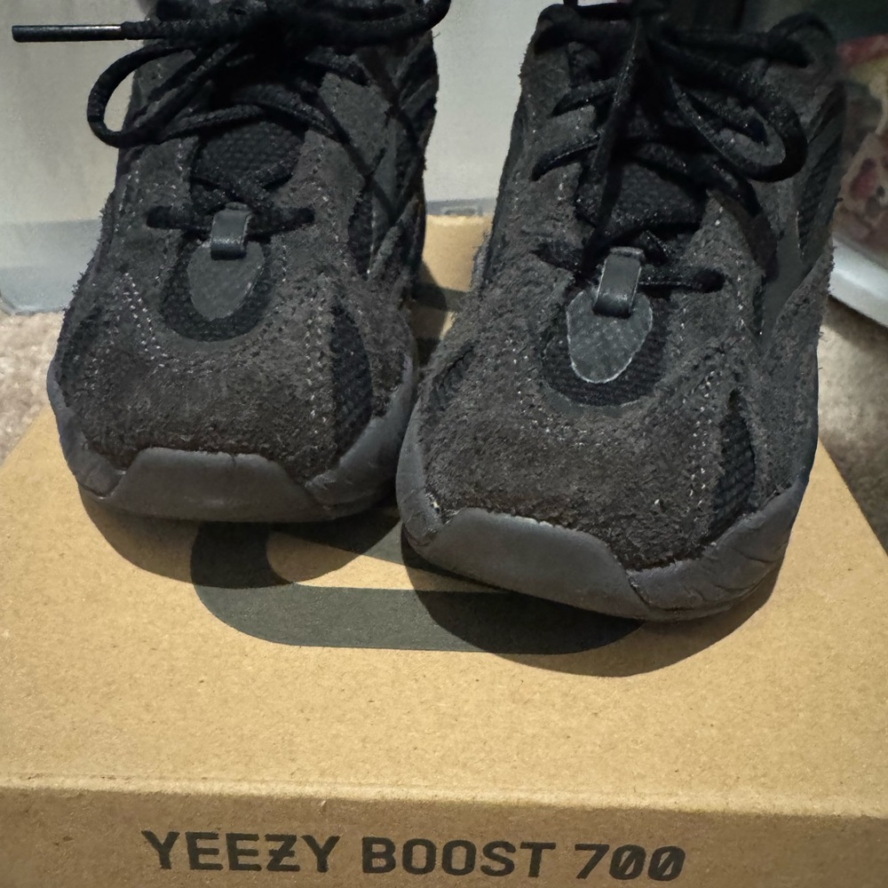 Yeezy Boost 700 Charcoal Sneakers ( worn )